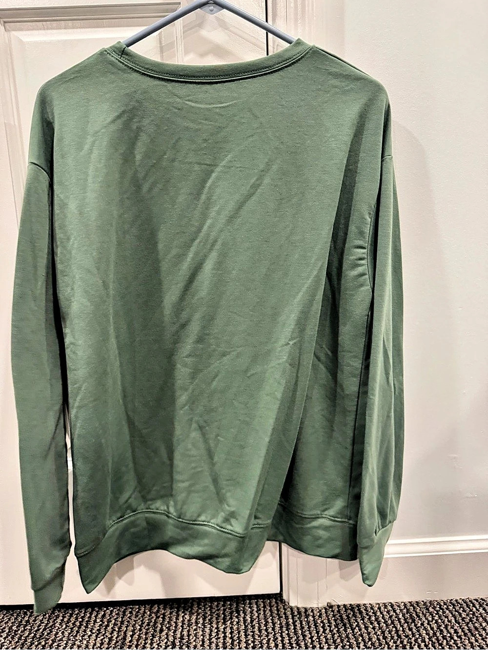 Green Be Kind Crewneck Size Medium Like New - Picture 2 of 3